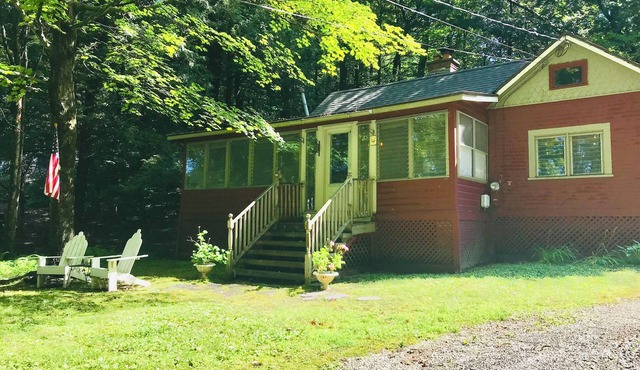 Charming Cabin Lake Rights, Private Dock 3 bedroom, 2 bath. Sleeps 7.