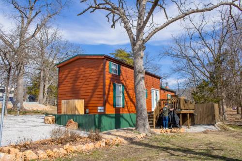 Charming Cabin - Pondview - Hot Tub