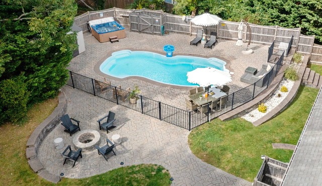Charming Cape Escape with Pool, Hot Tub & Fire Pit