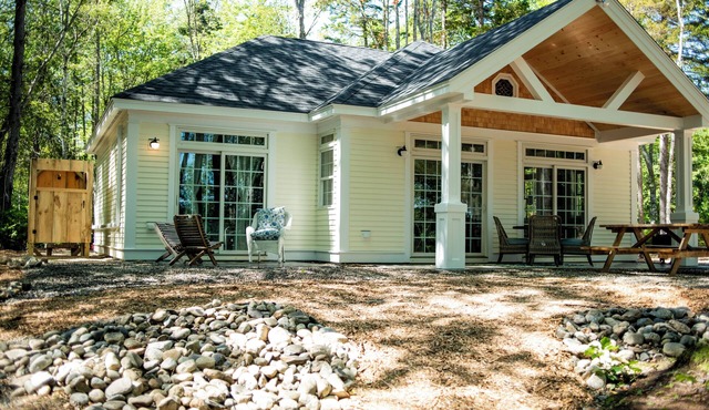 Charming Coastal Maine Cottage Overlooking Penobscot Bay!