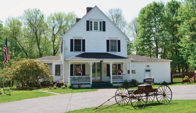 CHARMING CONNECTICUT HOUSE! Gateway to New England. In foothills of Berkshires