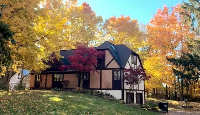 Charming Cottage Columbus Zoo, Entire Family Stay! 5 Bedrooms! 7 Mins to Zoo!