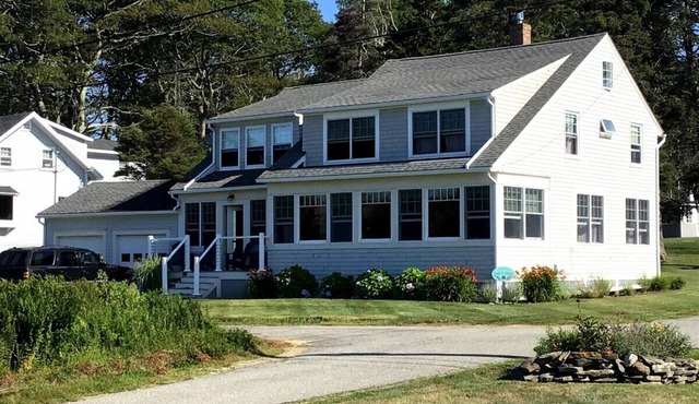 Charming Cottage on Ocean Point