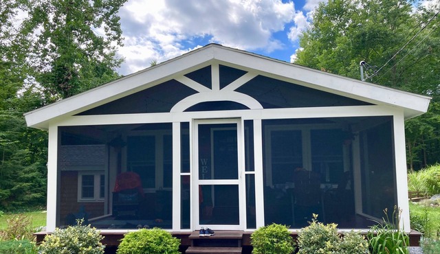 Charming Cottage with close view of Otis Reservoir