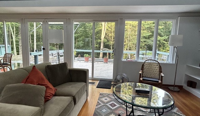Charming country retreat. Minutes away from the beach! A perfect getaway!