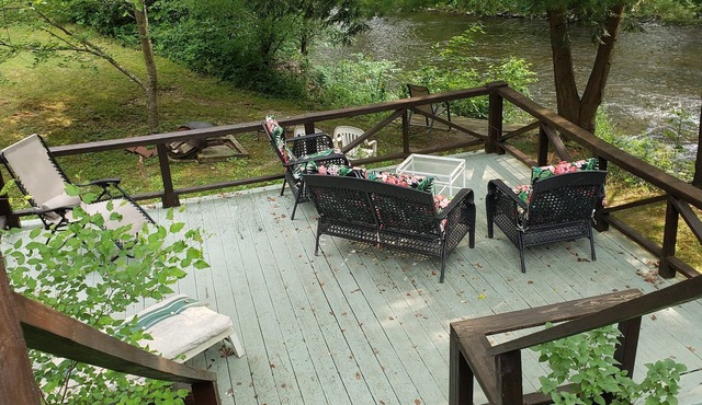 Charming Creekside Haven