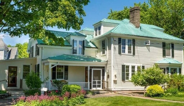 Charming estate on Norwich Green, near casinos