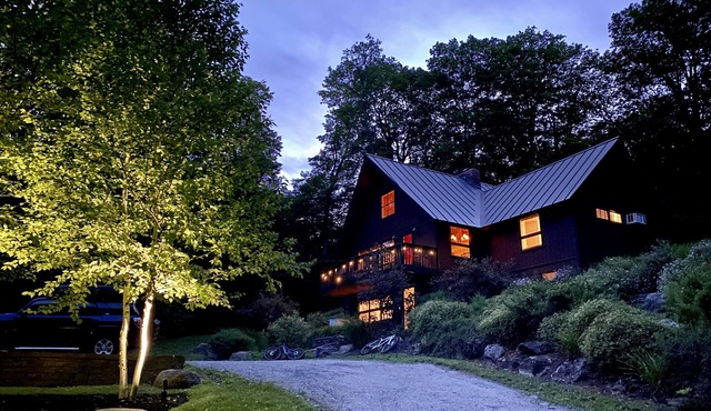 CHARMING FAMILY CHALET w/Great Location, Outdoor Hot tub on Edson Hill