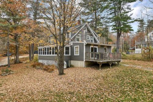 Charming Family Cottage Near Lake Winnipesaukee in Meredith, New Hampshire