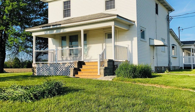 Charming Farmhouse 10 acres near MidOH Race, Clear Fork & Mt Gilead State Parks