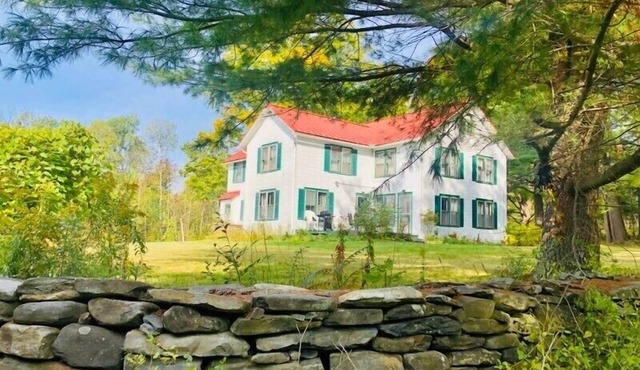Charming Farmhouse - quiet, private & peaceful