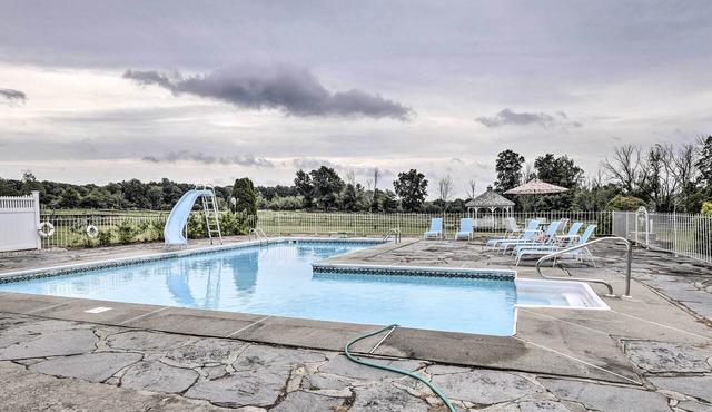 Charming Farmhouse w/Pool & Fishing Pond!