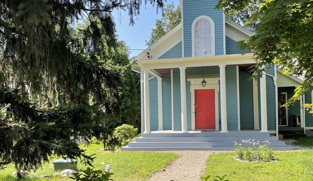 Charming former church near the Hudson w/hot tub. A tranquil retreat.