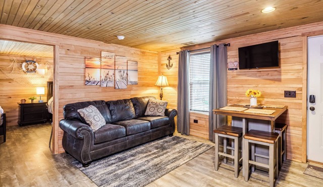 Charming Grand Rivers Getaway - 1/2 Mi to Downtown