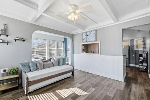 Charming Historic Foursquare Home 4BR Backyard