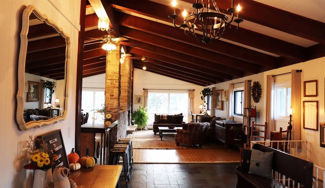 Charming Historic Hudson Valley Farmhouse | Close to wineries, hiking, & museums