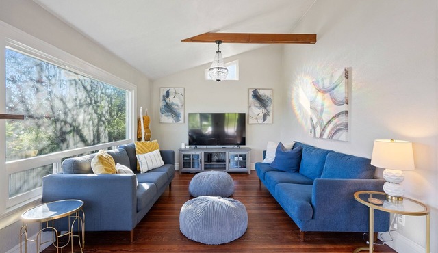 Charming Historic Home in the heart of AG Village
