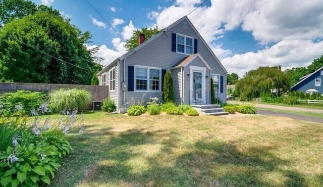 Charming home, easy access - everything Branford. Super Host with 5-Star Rating