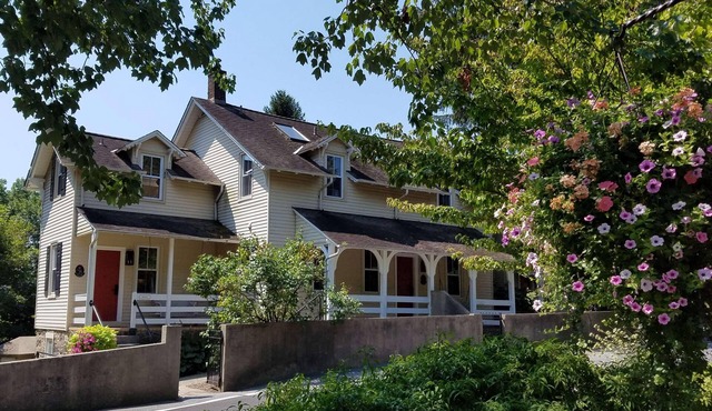 Charming Inn with Spacious Suite - Marble Bathrooms - Spa - Farm to Table Dining