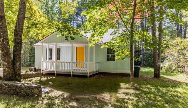 Charming, modern 2-bedroom home steps from public beach on Kennebunk Pond.