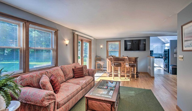 Charming Saco Home w/Deck, 5 Mi to Beach!