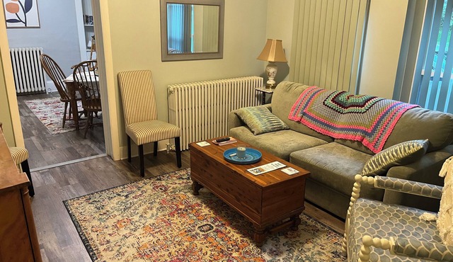 Charming single-bedroom apartment with AC, Very Fast WiFi in beautiful Houlton