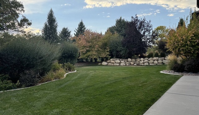 Charming Spacious 2-bedroom Guest Suite in Highland