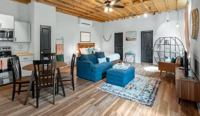 Charming & Spacious Hideaway by Downtown Bryan in Bryan