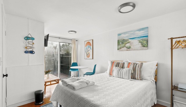 Charming Studio Dennis Port Getaway with WiFi and AC - Close to Beach! in Dennis