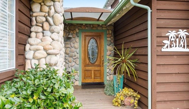 Charming, Sunny Home!