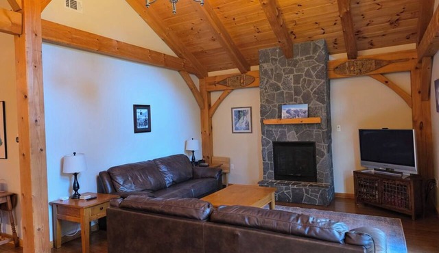 Charming, Timber framed, Mountain Chalet at Cannon Mountain - Whole house AC!