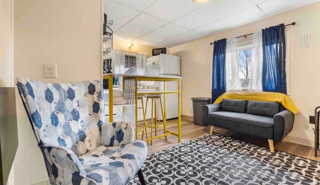 Charming & Tranquil ~ Near Downtown & River ~ Pkg!