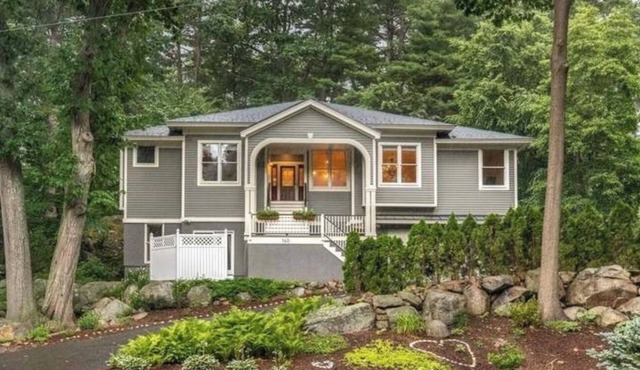Charming 5-bedroom Home by the Sea