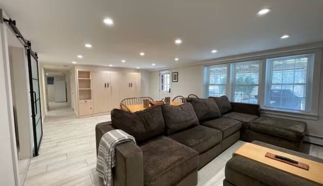 Charming 1-bedroom Guest suite in amazing Manchester-by-the-Sea with WiFi, AC