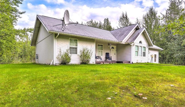 Charming Wasilla Retreat: Walk to Lake Lalen!