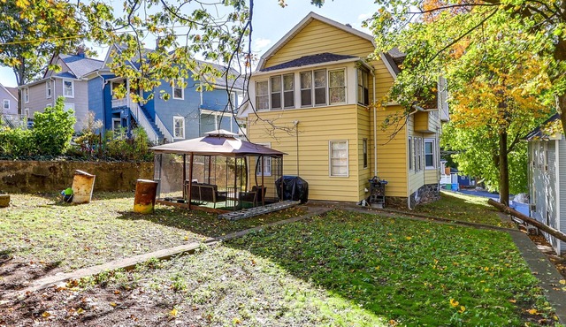 Charming Waterbury Gem w/ Smart TVs Near Skiing!