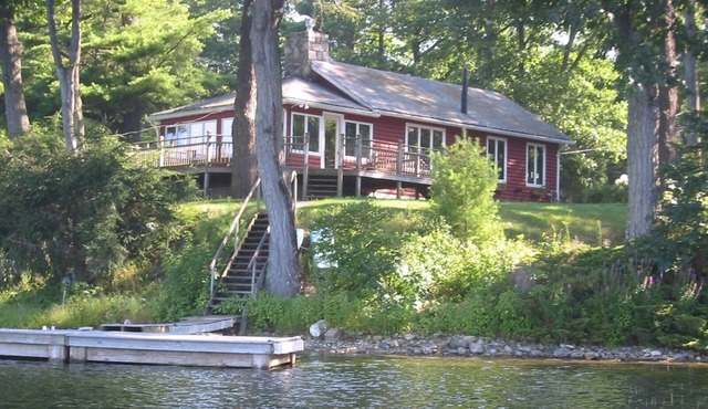 Charming Year Round Lakefront Cottage