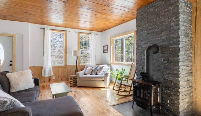 Cheerful Mountain Cottage