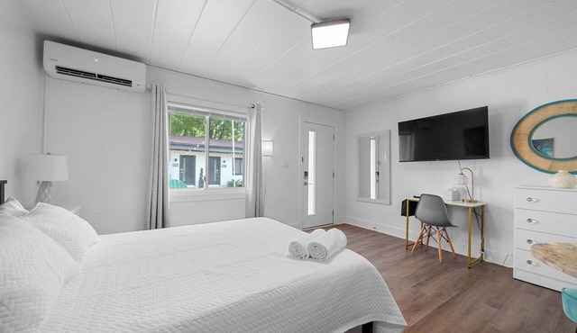 Chic City Retreat 93A