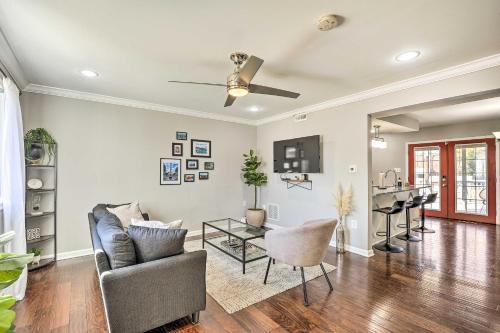 Chic Townhome w/Deck: 6 Mi to Dtwn Baltimore