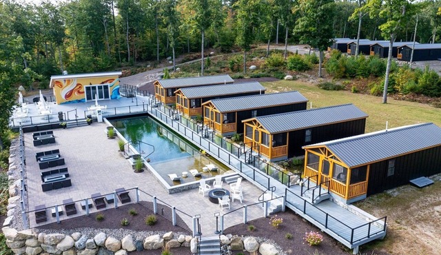 Chickadee Limit 4 2 Bedroom Cabin