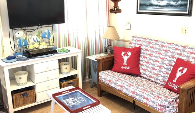 Clamshell Cottage Saco Maine Steps to the Beach pet friendly