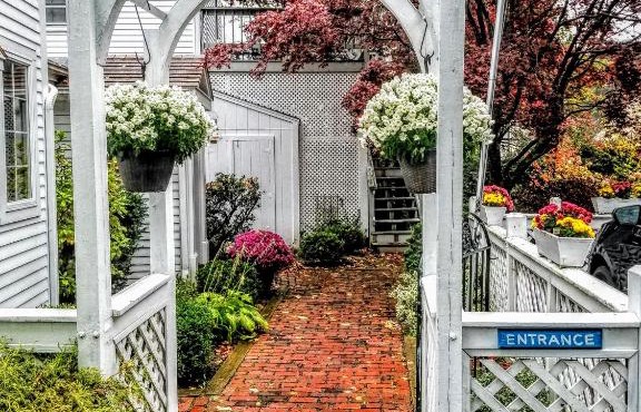 Clark Currier Inn