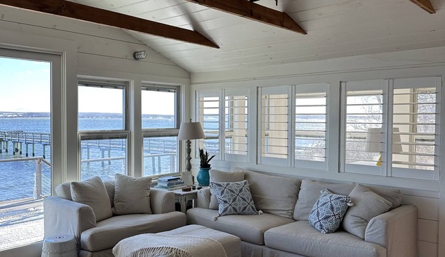 Classic Beachfront Cottage, Newport County, RI
