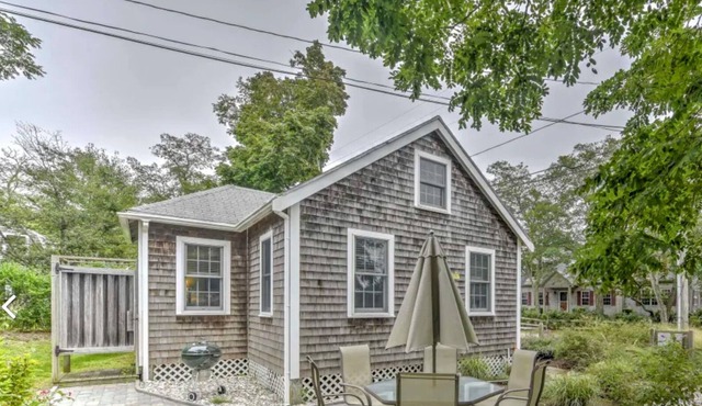 Classic Cape Cod Cottage - 100 yards to Cape Cod Bay in Eastham