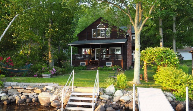 Classic Lake House w/private waterfront, 4 steps to water, FirePit/Kayaks/canoe