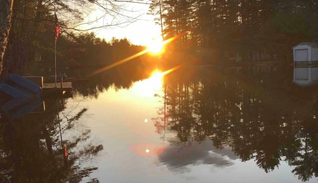 Classic Lakefront Family Retreat, Dock, Hot Tub, Kayaks & Fire Pit