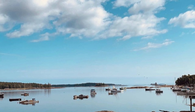 Classic Maine 5BR Oceanfront/Waterfront Harbor Home with Hot Tub, Kayaks & More