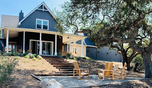 "Classic Modern Farm House " Built 2020 Close to beach and wine country. Pets OK