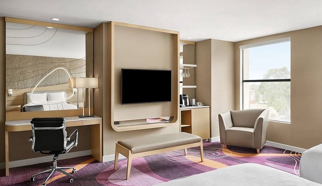 Classic Room, Onsite Pool, Close to World-Class Museums!